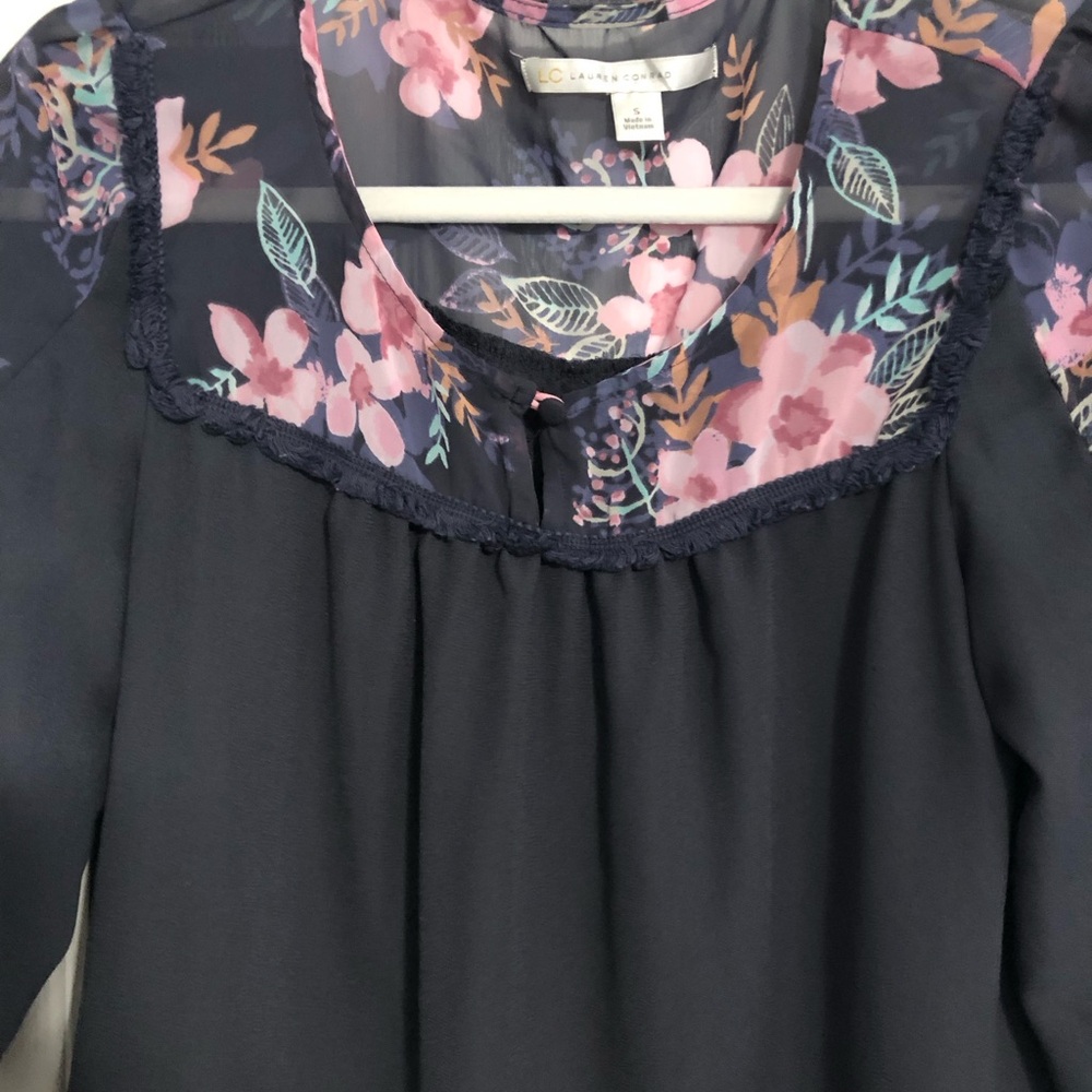 LC Lauren Conrad floral grey blouse women’s size small - Picture 2 of 10